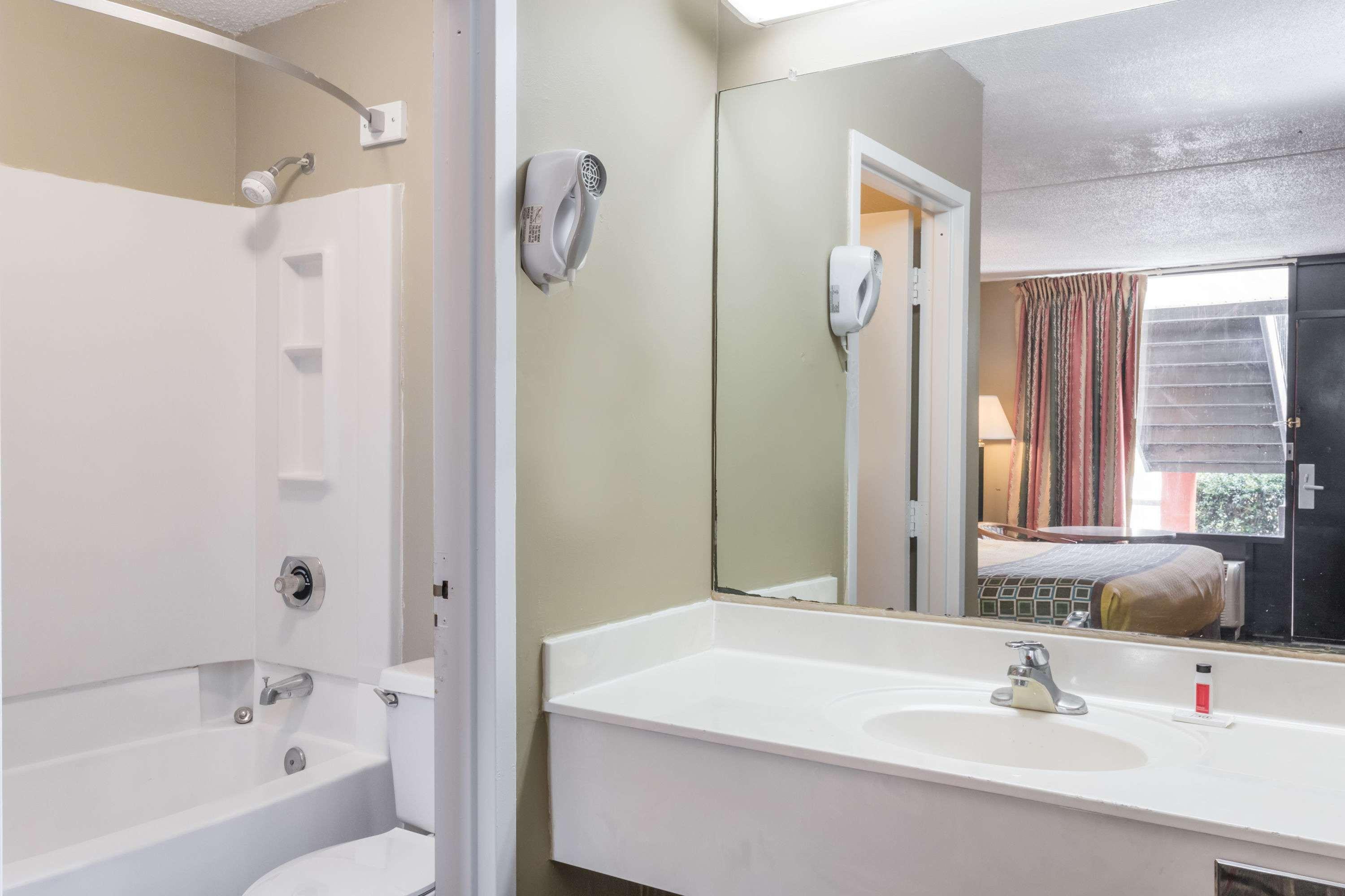 Travelodge By Wyndham Savannah Area/Richmond Hill Zewnętrze zdjęcie