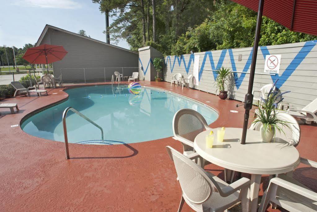 Travelodge By Wyndham Savannah Area/Richmond Hill Zewnętrze zdjęcie